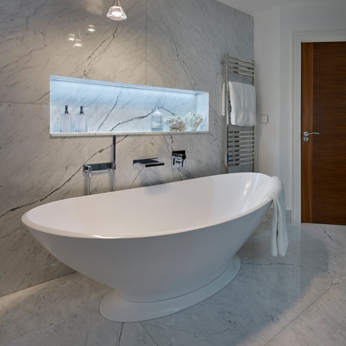 Kurv Bath with Plinth 1890x900mm