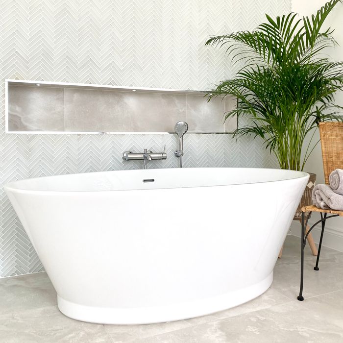 Chalice Minor Bath 1650x900mm