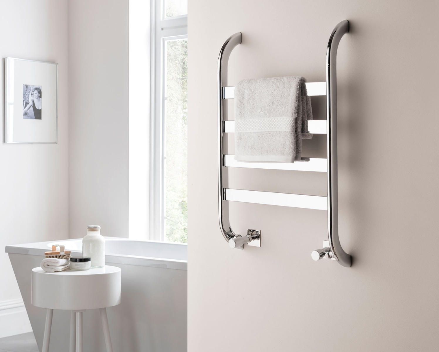 Contemporary Décor Towel Rail Heating-Chrome 750x450