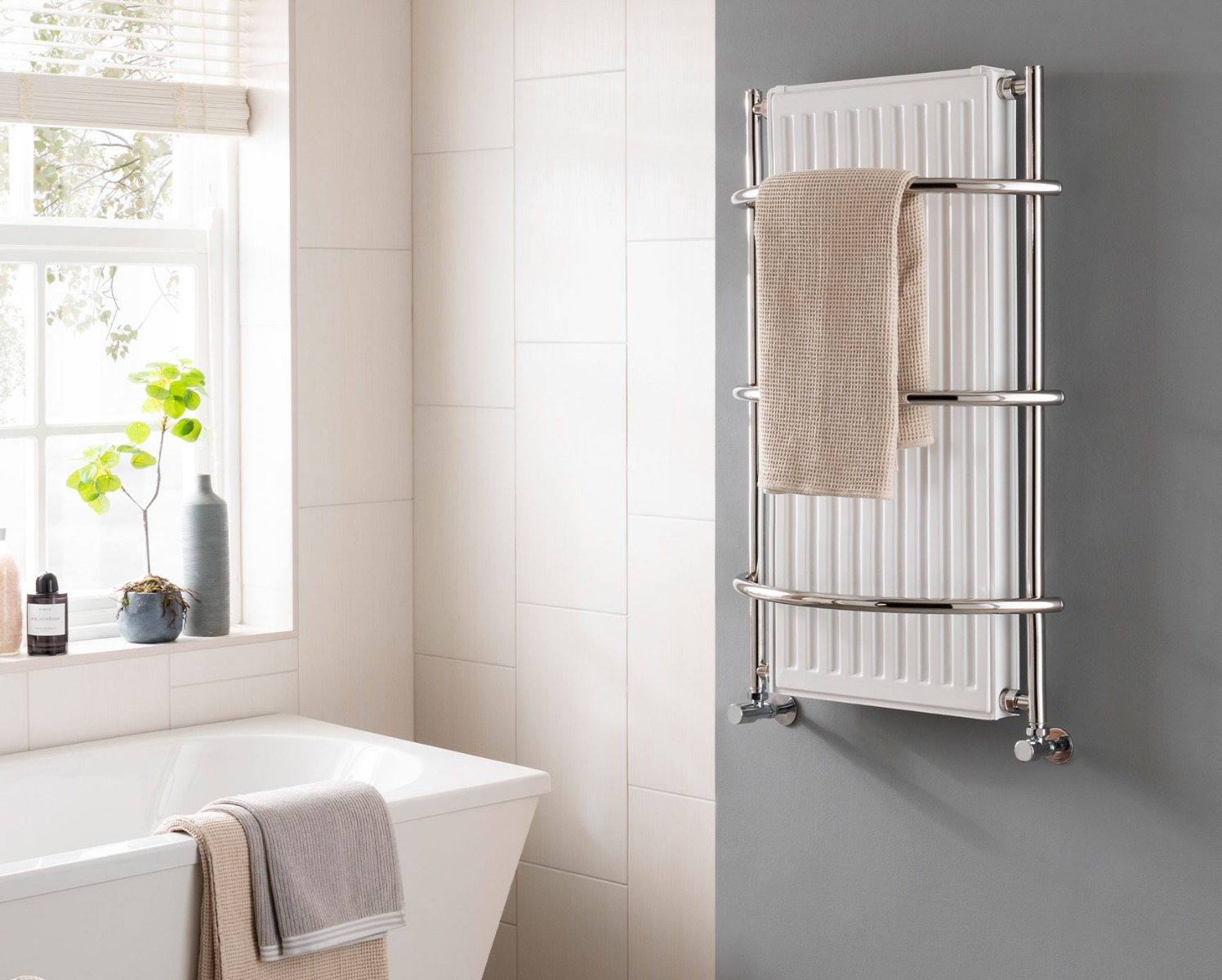 Contemporary Nexus IV Towel Rail Electric-Chrome 900x590